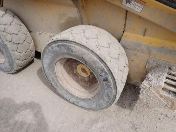 2008-john-deere-328-image-29
