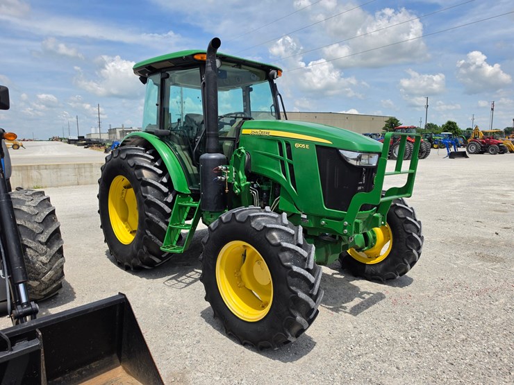 2020-john-deere-6105e-image-1