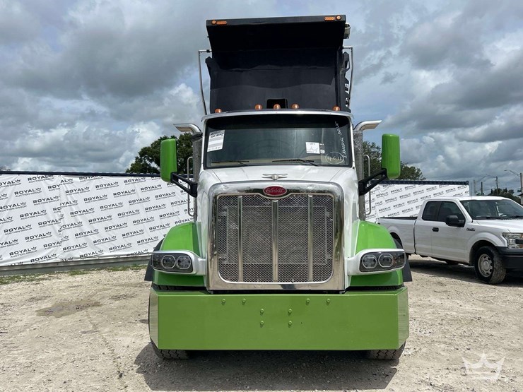 2015-peterbilt-567-image-50