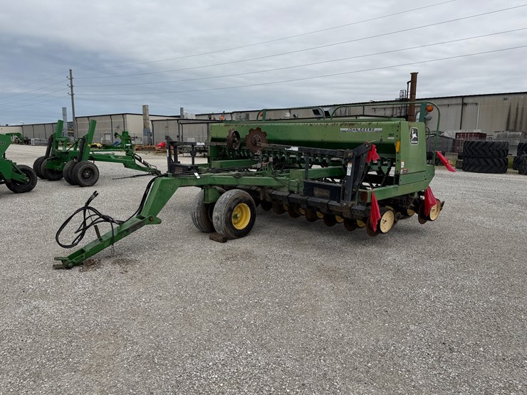 john-deere-750-image-1