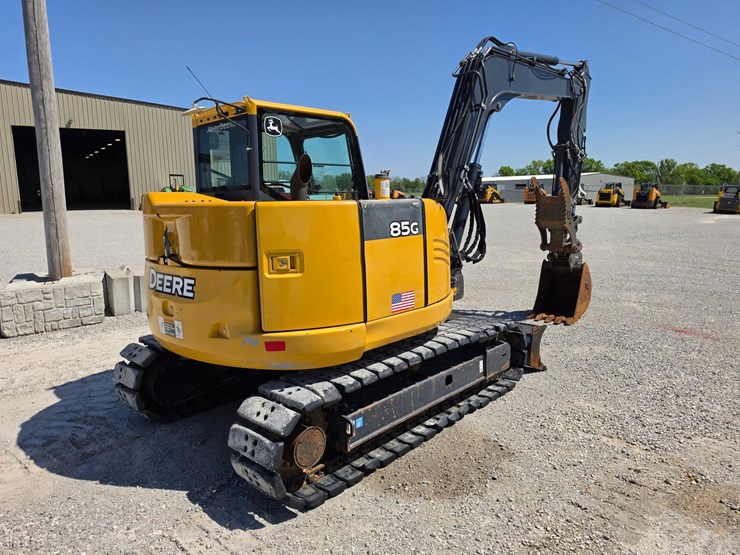 2018-deere-85g-image-10