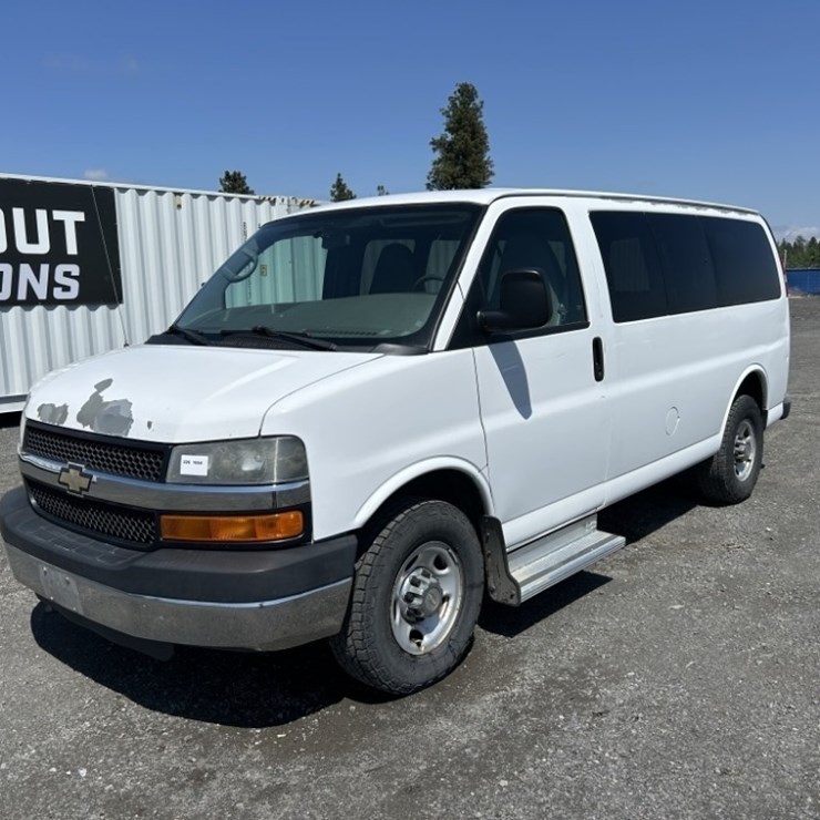 2010 Chevrolet Express Passenger Van
