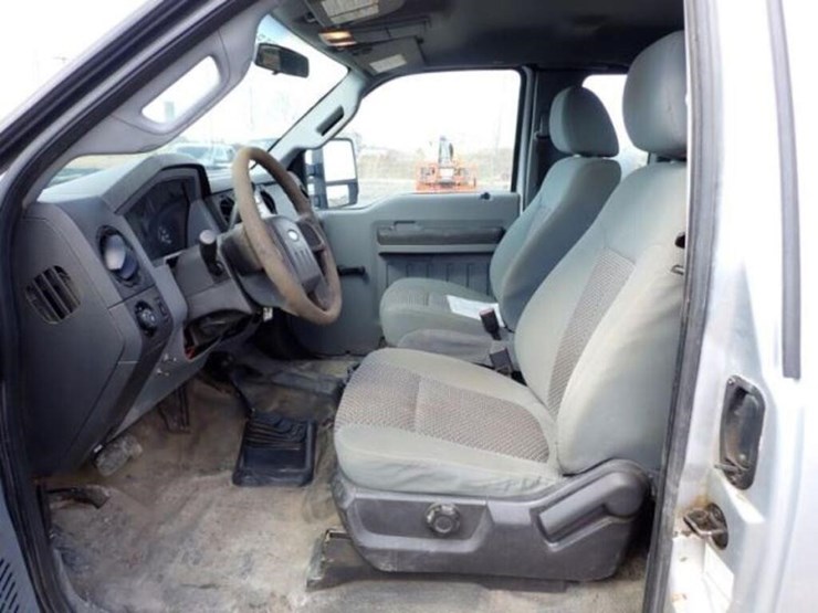 2013-ford-f250-xl-image-18