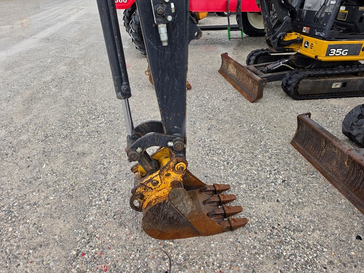 2020-deere-35g-image-2