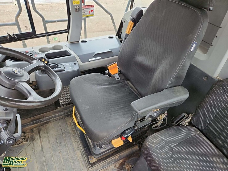 2022-caterpillar-730-image-16