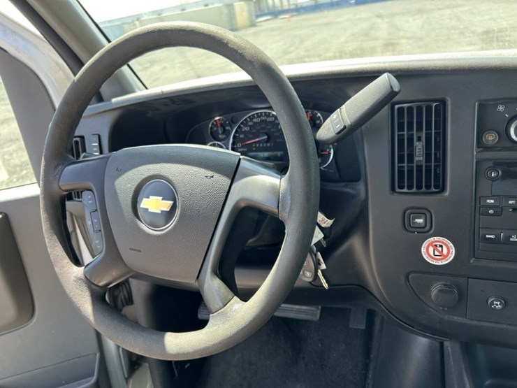 2010-chevrolet-express-passenger-van-image-16