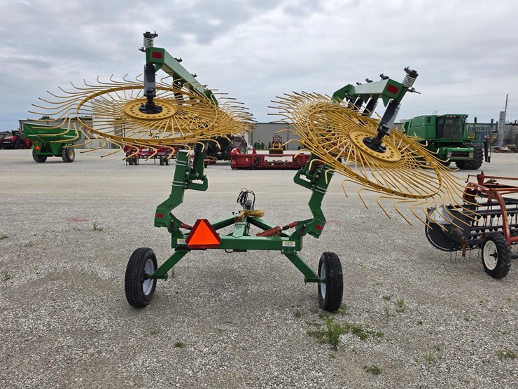 #207208-•-2013-ogden-hayrunner-wheel-rake-image-7