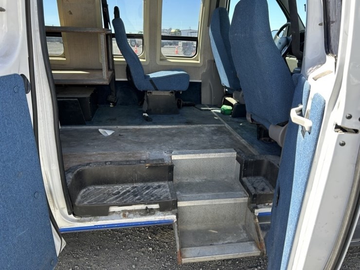 2002-ford-e250-image-29