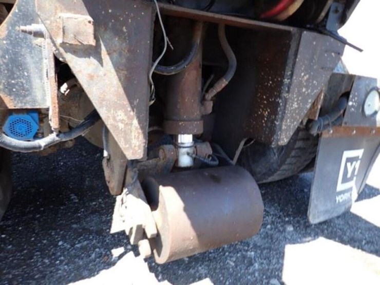2015-mack-granite-gu813-image-66
