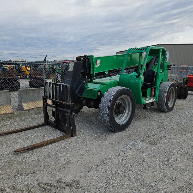 2016 JLG 8042