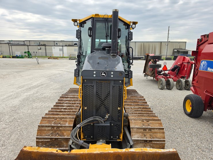 2023-deere-450-lgp-image-4