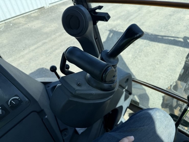 2014-deere-410k-image-33