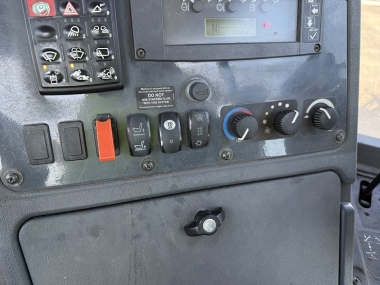 2014-deere-410k-image-31