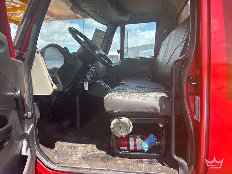 2013-international-durastar-4300-image-18