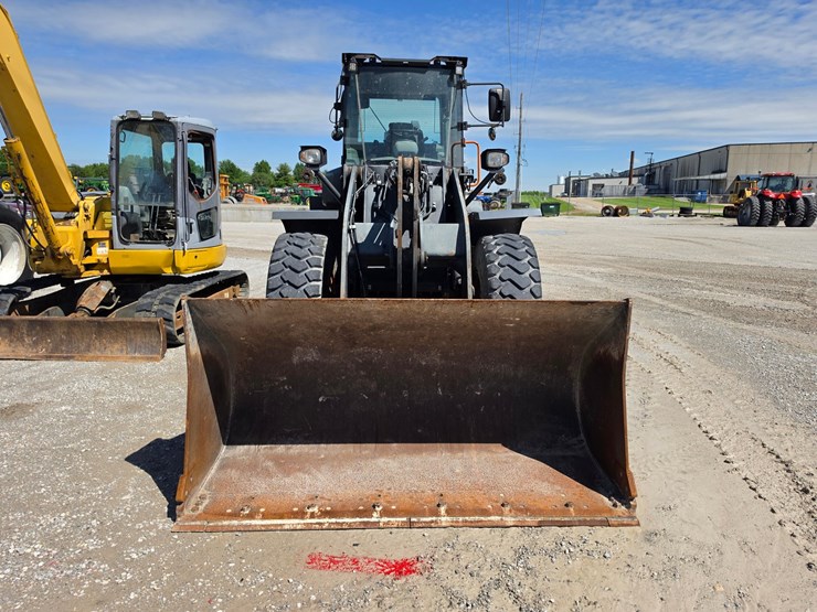 2021-doosan-dl220-image-2