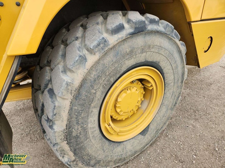 2022-caterpillar-730-image-30