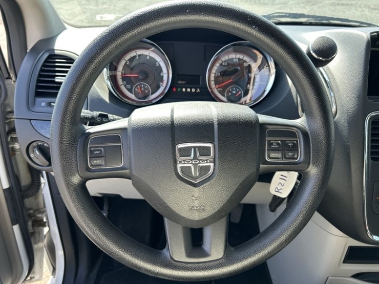 2014-dodge-grand-caravan-image-17