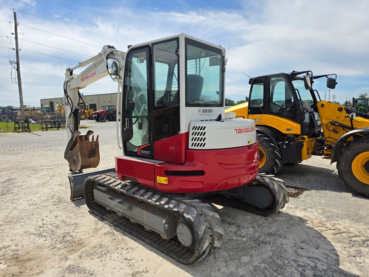 2016-takeuchi-tb280fr-image-16