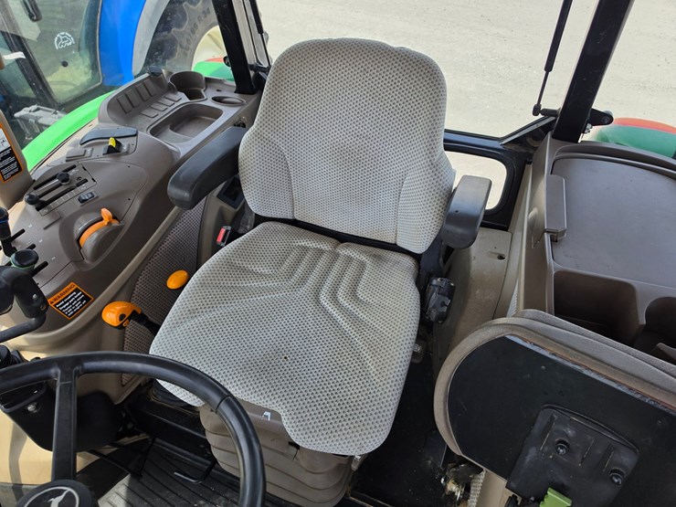 2020-john-deere-6105e-image-14