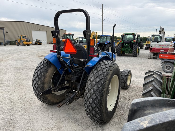 2014-new-holland-workmaster-65-image-19