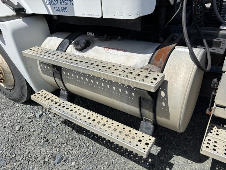 2006-freightliner-columbia-s/a-truck-tractor-image-15
