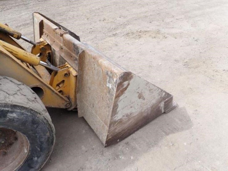 2008-john-deere-328-image-24