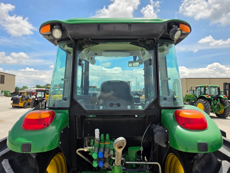2020-john-deere-6105e-image-8