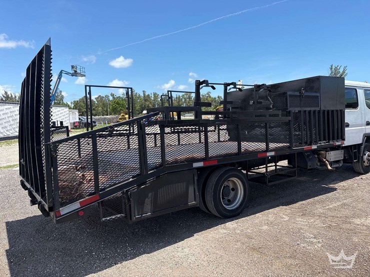 2015-mitsubishi-fuso-fec72w-image-21