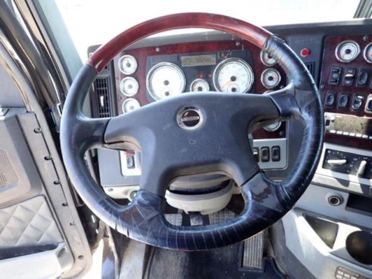 2018-freightliner-coronado-122-image-17