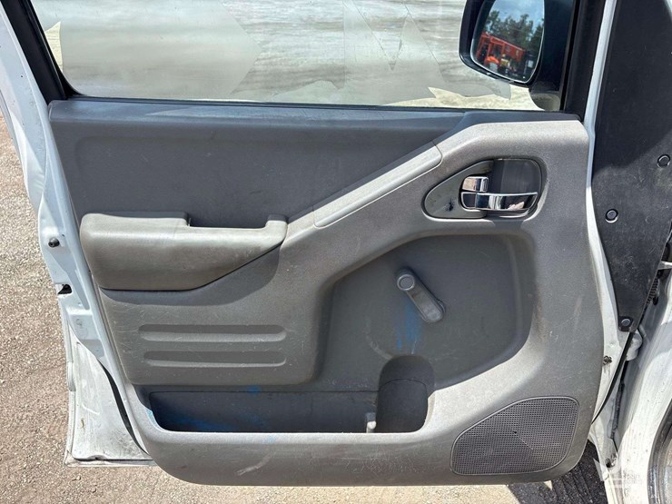 2015-nissan-frontier-image-9