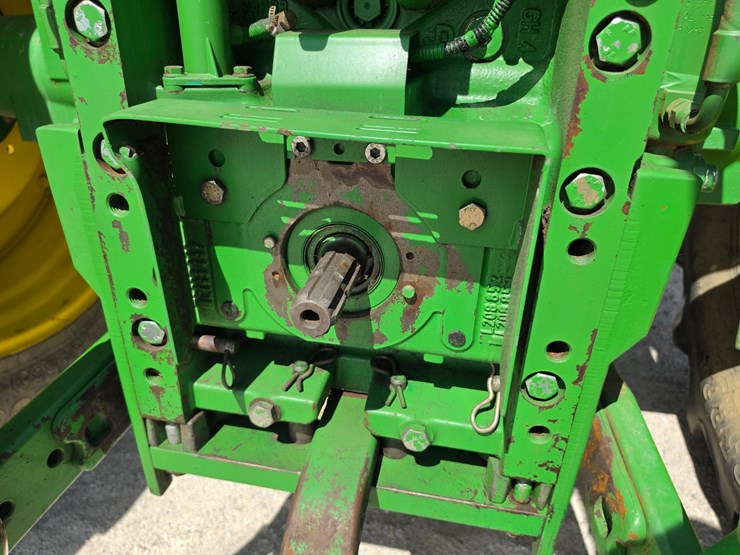 2014-john-deere-6140m-image-15