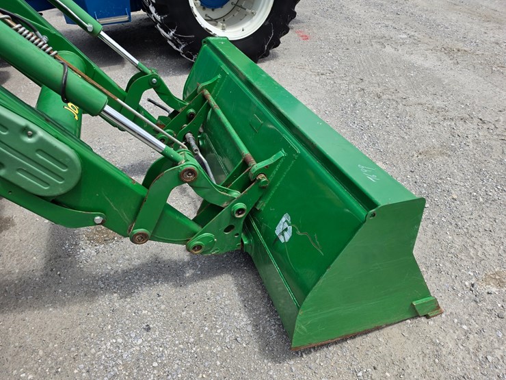 2013-john-deere-6140d-image-6