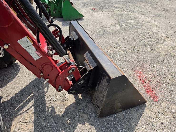 2022-case-ih-farmall-75a-image-24