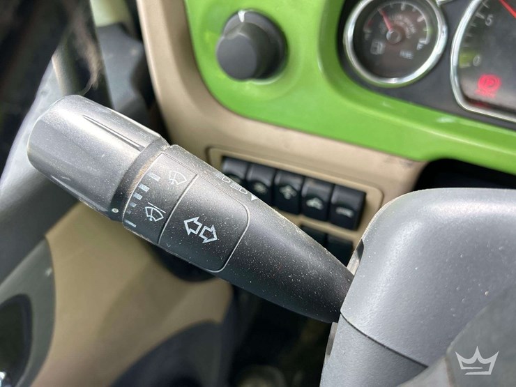 2015-peterbilt-567-image-18