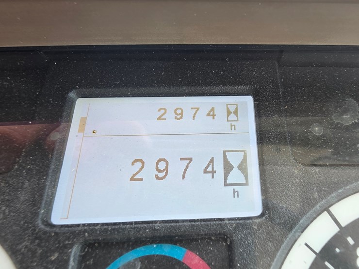 2014-john-deere-6140m-image-10