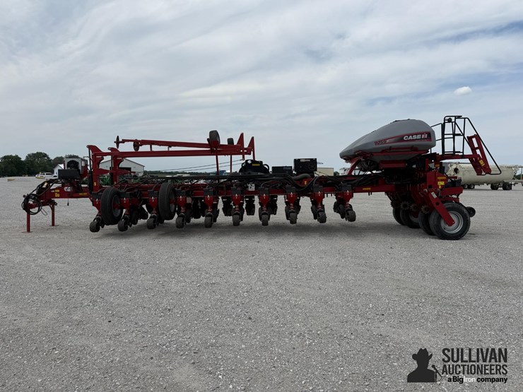 2014-case-ih-1255-image-8