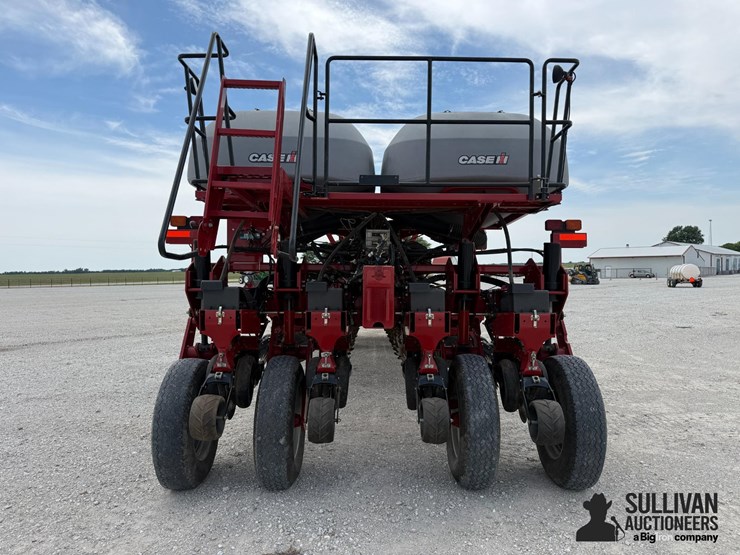 2014-case-ih-1255-image-6