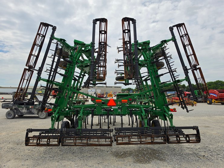 2011-john-deere-2210-image-10