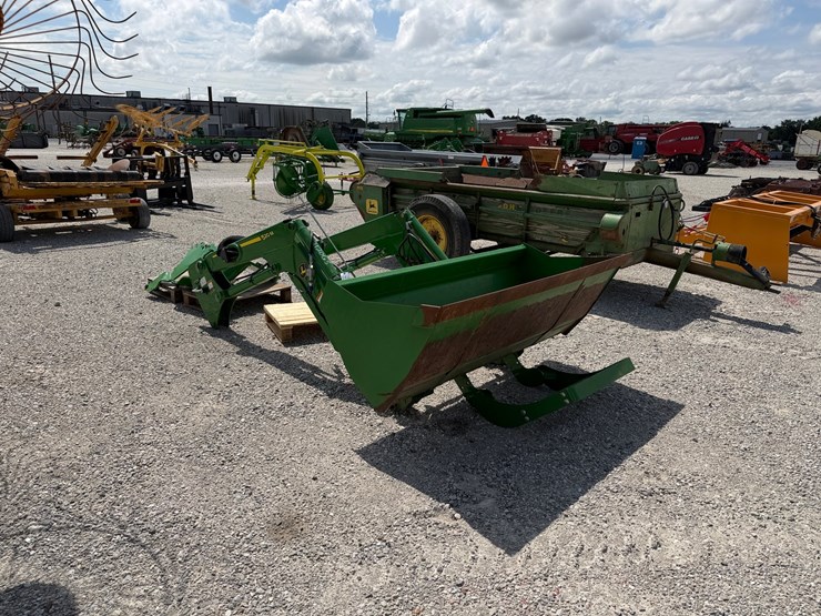 2022-john-deere-520m-image-9