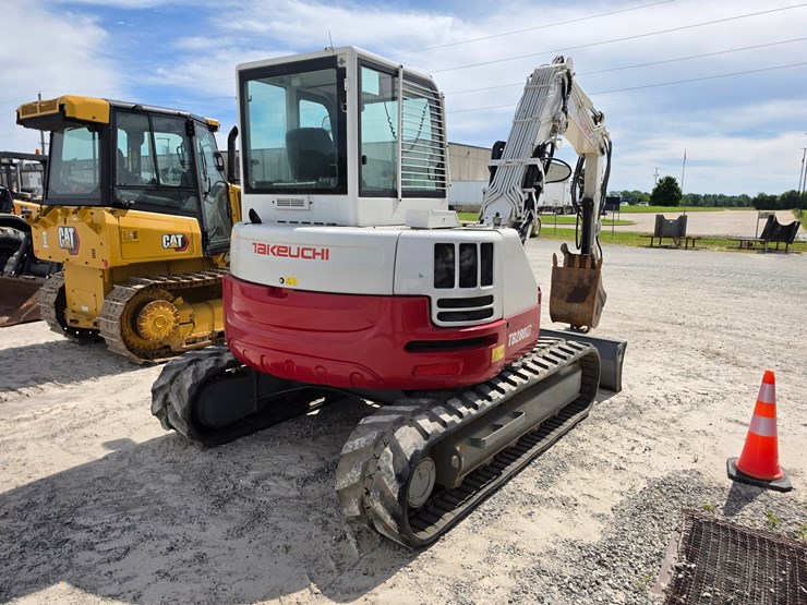 2016-takeuchi-tb280fr-image-19
