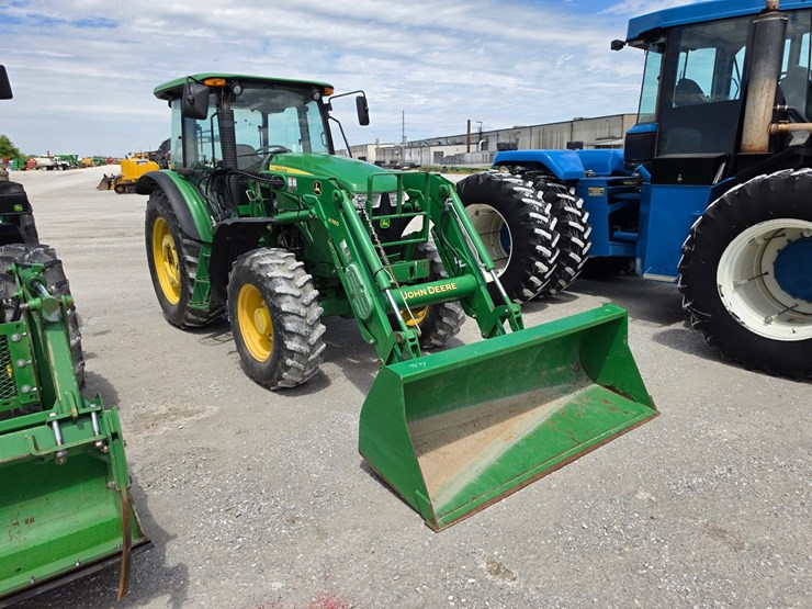 2013-john-deere-6140d-image-1