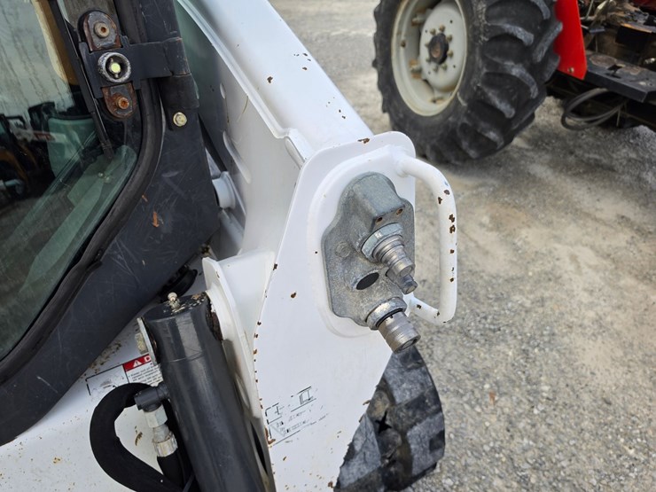 2016-bobcat-t595-image-6
