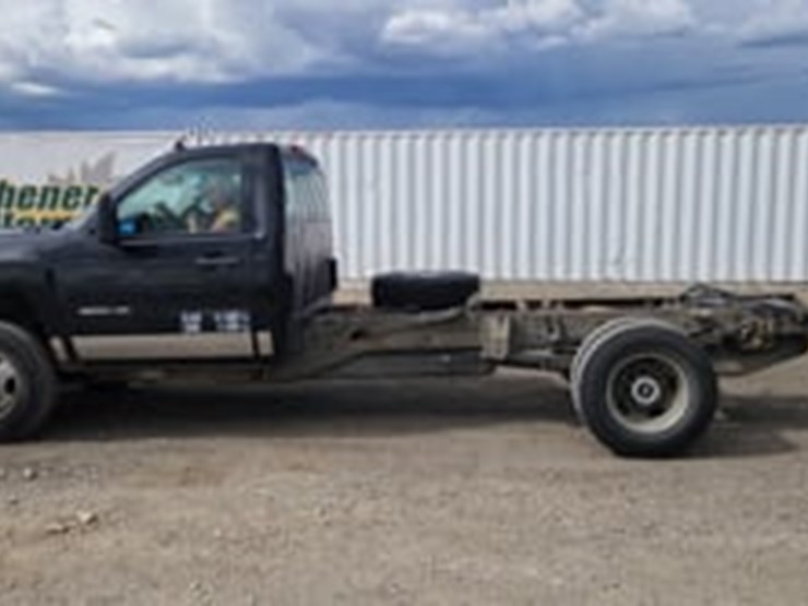 2012-chevrolet-silverado-3500-image-5