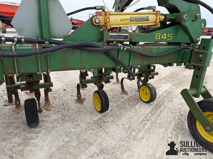 john-deere-845-image-11