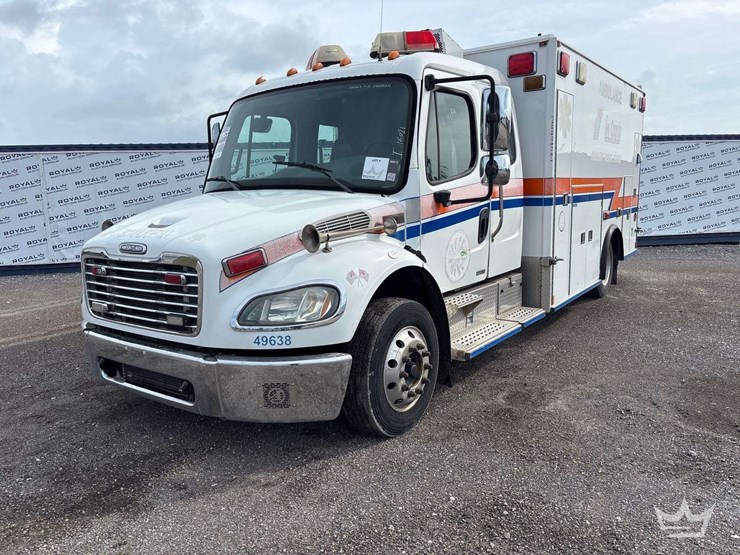 2007-freightliner-m2-106-image-1