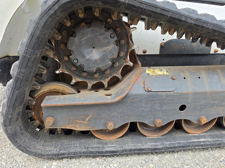 2016-bobcat-t595-image-15