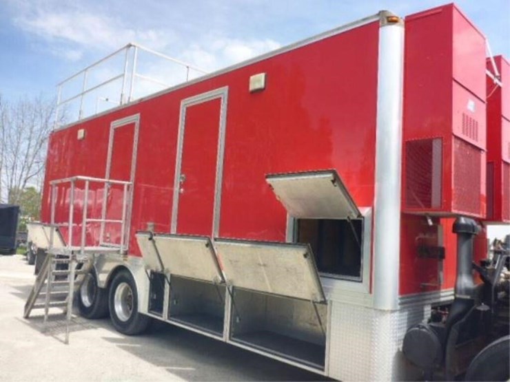 2005-gmc-t8500-image-36
