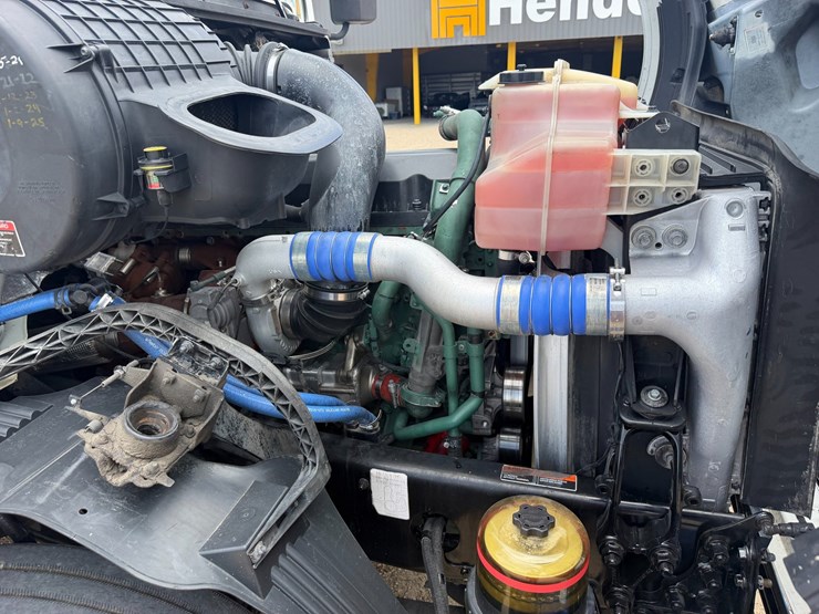 #16283-•-2014-volvo-truck-image-10