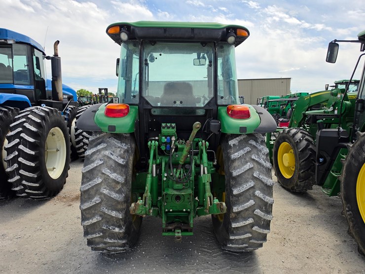 2013-john-deere-6140d-image-11