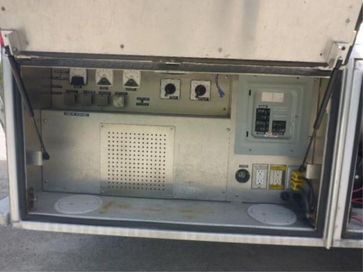 2005-gmc-t8500-image-50